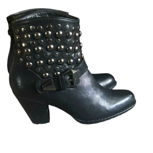 Stuart Weitzman Black Studded Leather Boots 7 - Picture 4 of 7
